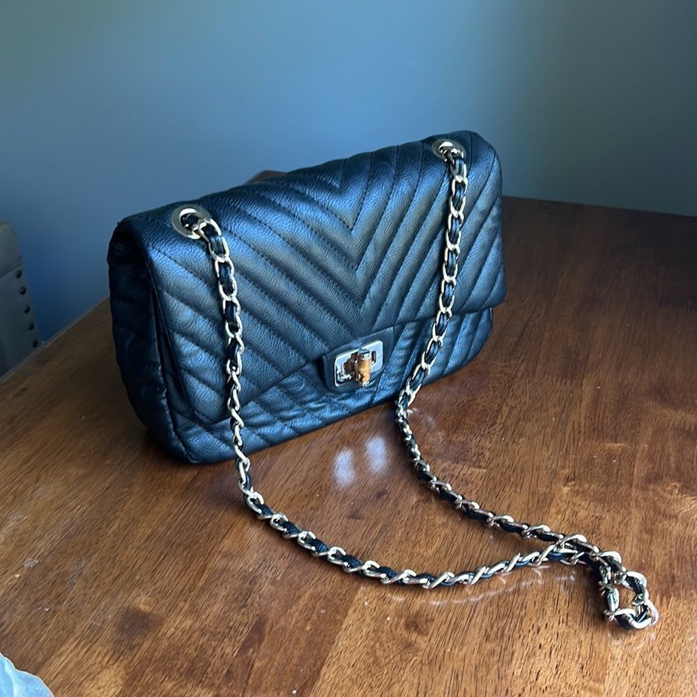 Amrita Singh Purse. Like New